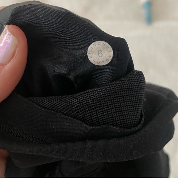 Lululemon In Movement Black Cropped Leggings size 6 - Picture 2 of 3